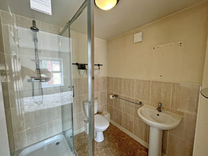 Master Ensuite- click for photo gallery